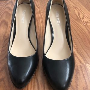 {Nine West} Black Pumps Size 7